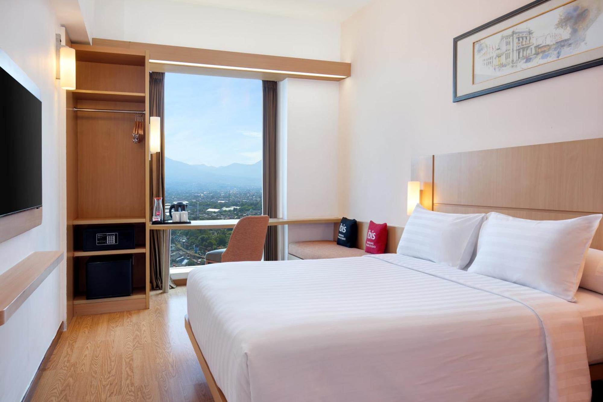 Ibis Bandung Trans Studio Экстерьер фото